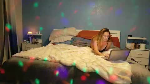 Snapshot of craveusxo chatting on 02.16.26 CraveUsXo online show from 02.16.26