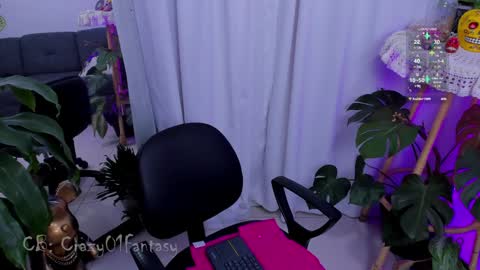 Snapshot of crazy01fantasy chatting on 12.05.24 Laura online show from 12.05.24