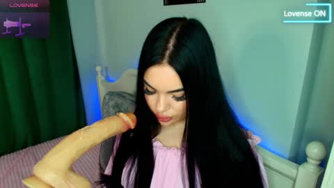 Snapshot of crazy__berry chatting on 10.31.25 Eva online show from 10.31.25