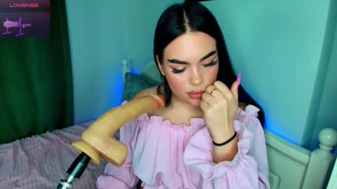 Snapshot of crazy__berry chatting on 11.07.25 Eva online show from 11.07.25