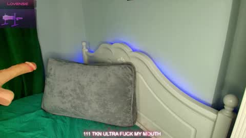 Snapshot of crazy__berry chatting on 11.14.25 Eva online show from 11.14.25