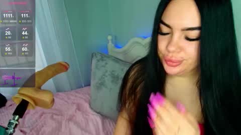 Snapshot of crazy__berry chatting on 11.18.25 Eva online show from 11.18.25