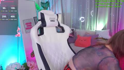 Snapshot of crazy__wine chatting on 10.24.25 Sonya online show from 10.24.25