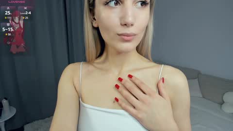 Snapshot of crazy_selfi chatting on 01.20.25 Emma online show from 01.20.25