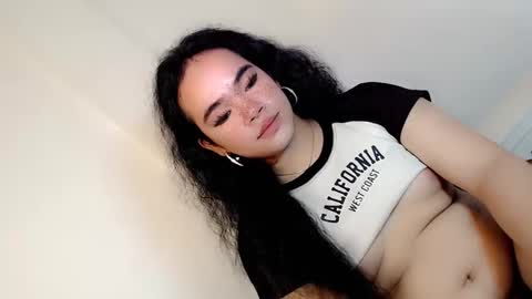 Snapshot of crazy_vixen chatting on 01.01.25 Hot Ayisha online show from 01.01.25