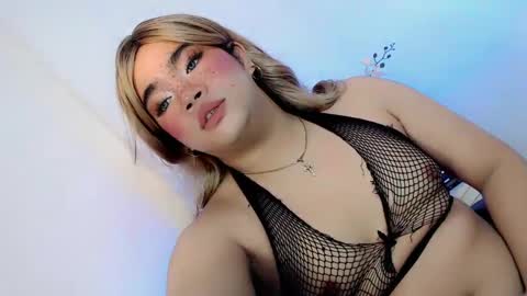 Snapshot of crazy_vixen chatting on 02.13.25 Hot Ayisha online show from 02.13.25