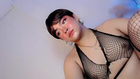Snapshot of crazy_vixen chatting on 03.10.25 Hot Ayisha online show from 03.10.25