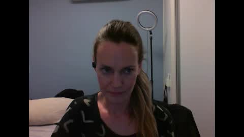 Anny online show from 10.29.25