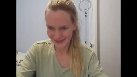 Snapshot of crazyanny chatting on 03.04.26 Anny online show from 03.04.26