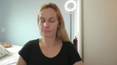Snapshot of crazyanny chatting on 03.19.26 Anny online show from 03.19.26