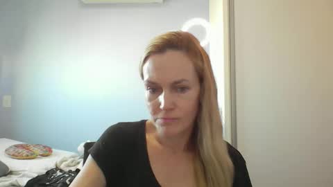 Snapshot of crazyanny chatting on 03.24.26 Anny online show from 03.24.26