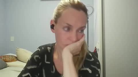 Snapshot of crazyanny chatting on 03.28.26 Anny online show from 03.28.26