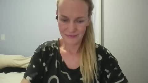 Snapshot of crazyanny chatting on 03.30.26 Anny online show from 03.30.26