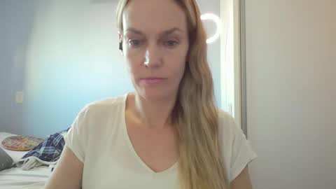 Snapshot of crazyanny chatting on 04.02.26 Anny online show from 04.02.26