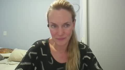 Snapshot of crazyanny chatting on 04.06.26 Anny online show from 04.06.26