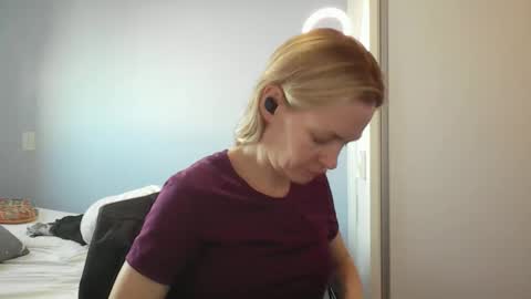 Snapshot of crazyanny chatting on 04.06.26 Anny online show from 04.06.26