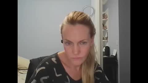Snapshot of crazyanny chatting on 04.08.26 Anny online show from 04.08.26