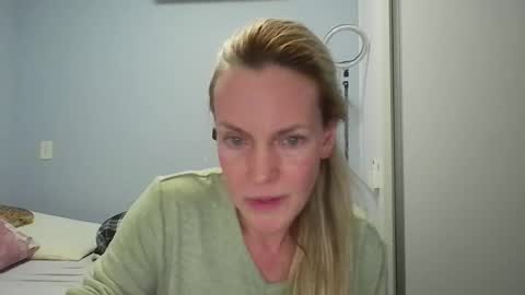 Snapshot of crazyanny chatting on 04.14.26 Anny online show from 04.14.26