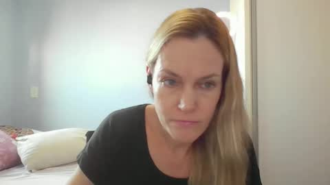 Snapshot of crazyanny chatting on 04.16.26 Anny online show from 04.16.26