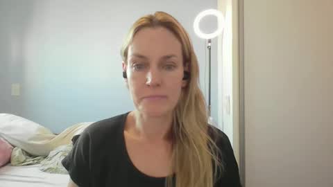 Snapshot of crazyanny chatting on 04.17.26 Anny online show from 04.17.26
