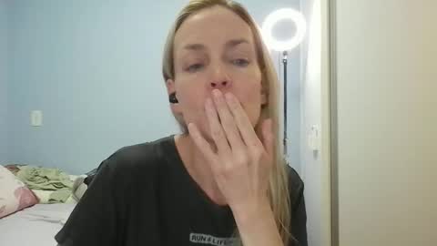 Snapshot of crazyanny chatting on 04.23.26 Anny online show from 04.23.26