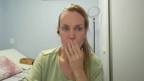 Snapshot of crazyanny chatting on 04.24.26 Anny online show from 04.24.26