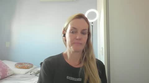 Snapshot of crazyanny chatting on 04.24.26 Anny online show from 04.24.26