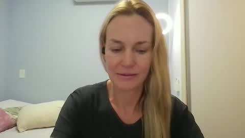 Snapshot of crazyanny chatting on 04.27.26 Anny online show from 04.27.26