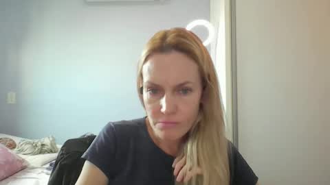 Snapshot of crazyanny chatting on 04.30.26 Anny online show from 04.30.26