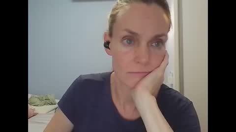 Snapshot of crazyanny chatting on 04.30.26 Anny online show from 04.30.26