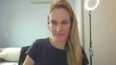 Snapshot of crazyanny chatting on 05.01.26 Anny online show from 05.01.26
