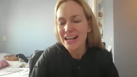 Snapshot of crazyanny chatting on 05.04.26 Anny online show from 05.04.26
