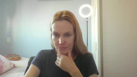 Snapshot of crazyanny chatting on 05.06.26 Anny online show from 05.06.26