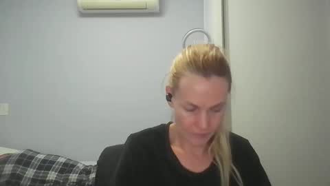 Snapshot of crazyanny chatting on 05.11.26 Anny online show from 05.11.26