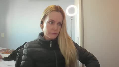 Snapshot of crazyanny chatting on 05.13.26 Anny online show from 05.13.26
