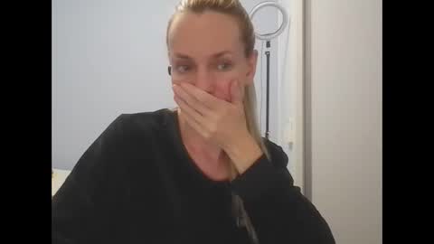 Snapshot of crazyanny chatting on 05.14.26 Anny online show from 05.14.26
