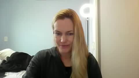 Snapshot of crazyanny chatting on 05.15.26 Anny online show from 05.15.26