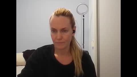 Snapshot of crazyanny chatting on 05.15.26 Anny online show from 05.15.26