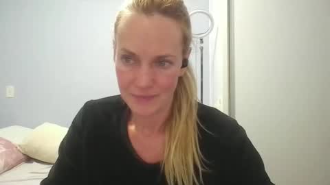 Snapshot of crazyanny chatting on 05.18.26 Anny online show from 05.18.26