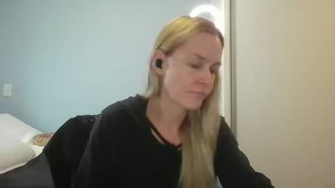 Snapshot of crazyanny chatting on 05.18.26 Anny online show from 05.18.26