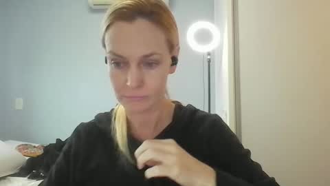 Snapshot of crazyanny chatting on 05.19.26 Anny online show from 05.19.26