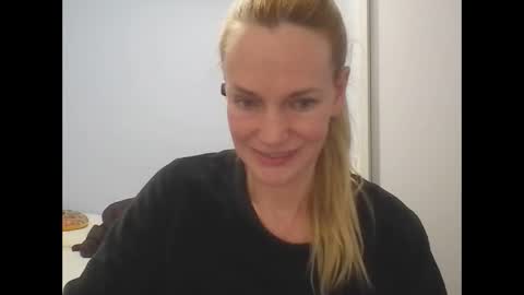 Snapshot of crazyanny chatting on 05.20.26 Anny online show from 05.20.26