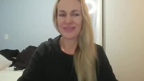 Snapshot of crazyanny chatting on 05.20.26 Anny online show from 05.20.26