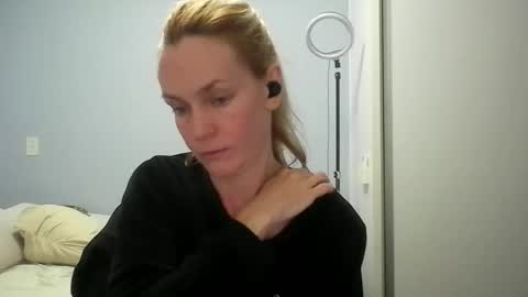 Snapshot of crazyanny chatting on 05.25.26 Anny online show from 05.25.26