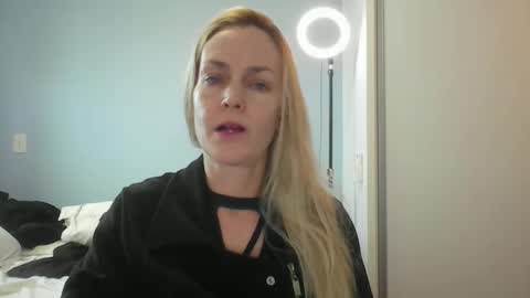 Snapshot of crazyanny chatting on 05.27.26 Anny online show from 05.27.26