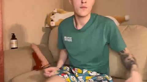 Snapshot of crazybottom99 chatting on 01.05.25 Alex online show from 01.05.25