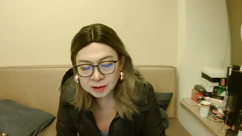 Snapshot of crazychika chatting on 03.05.25 Kelly   online show from 03.05.25