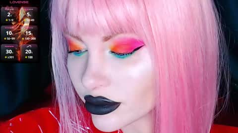 Snapshot of crazypinkyball chatting on 12.05.24 Roxy online show from 12.05.24