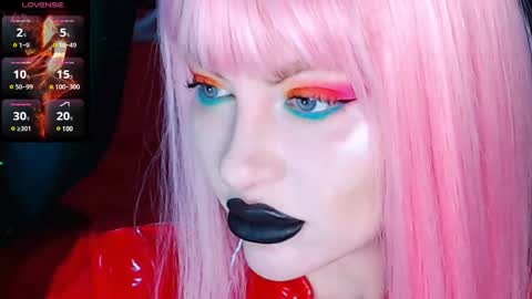 Snapshot of crazypinkyball chatting on 12.06.24 Roxy online show from 12.06.24