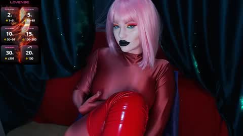 Snapshot of crazypinkyball chatting on 12.09.24 Roxy online show from 12.09.24